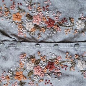 Vtg Gray Embroidered Knit